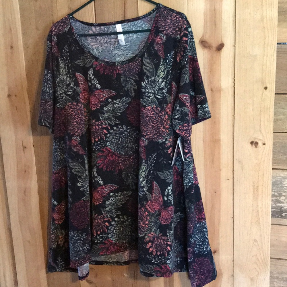 LuLa Roe perfect T in size 2X
